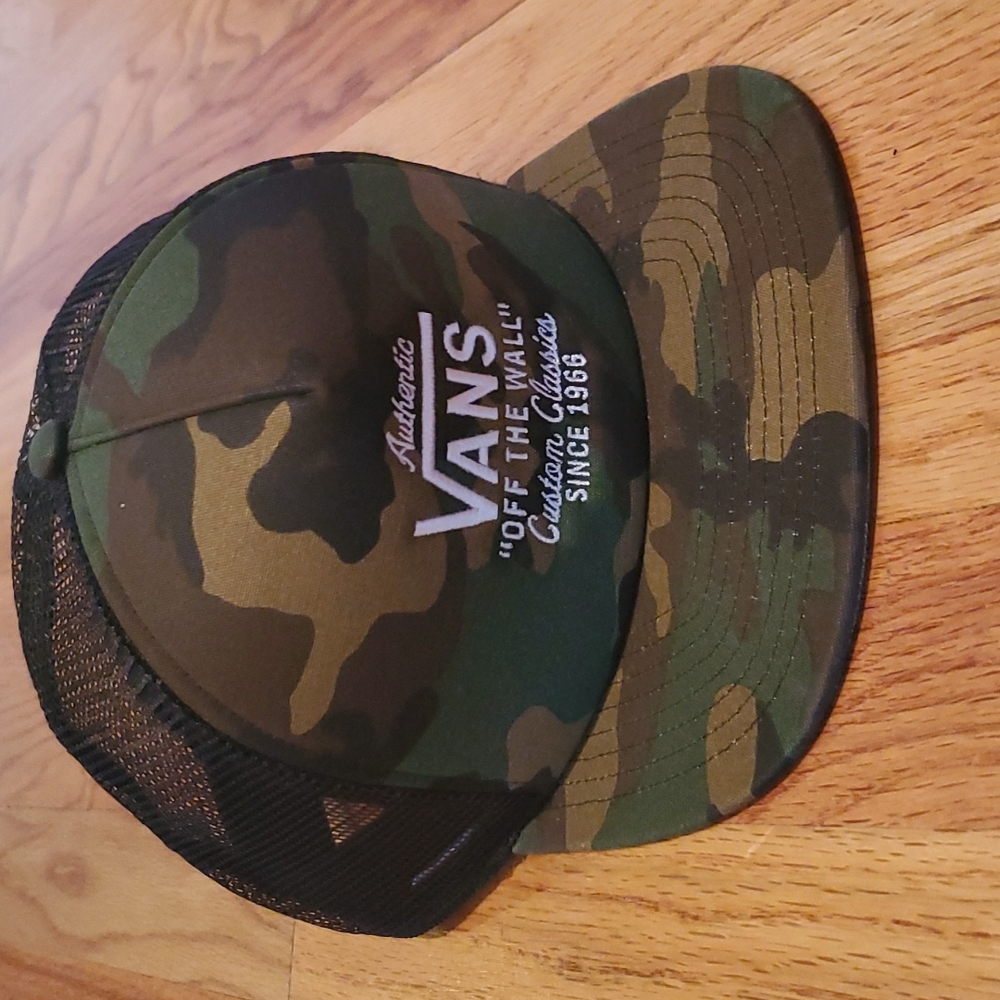 VANS Off the Wall Galer Trucker Hat - Camo Black